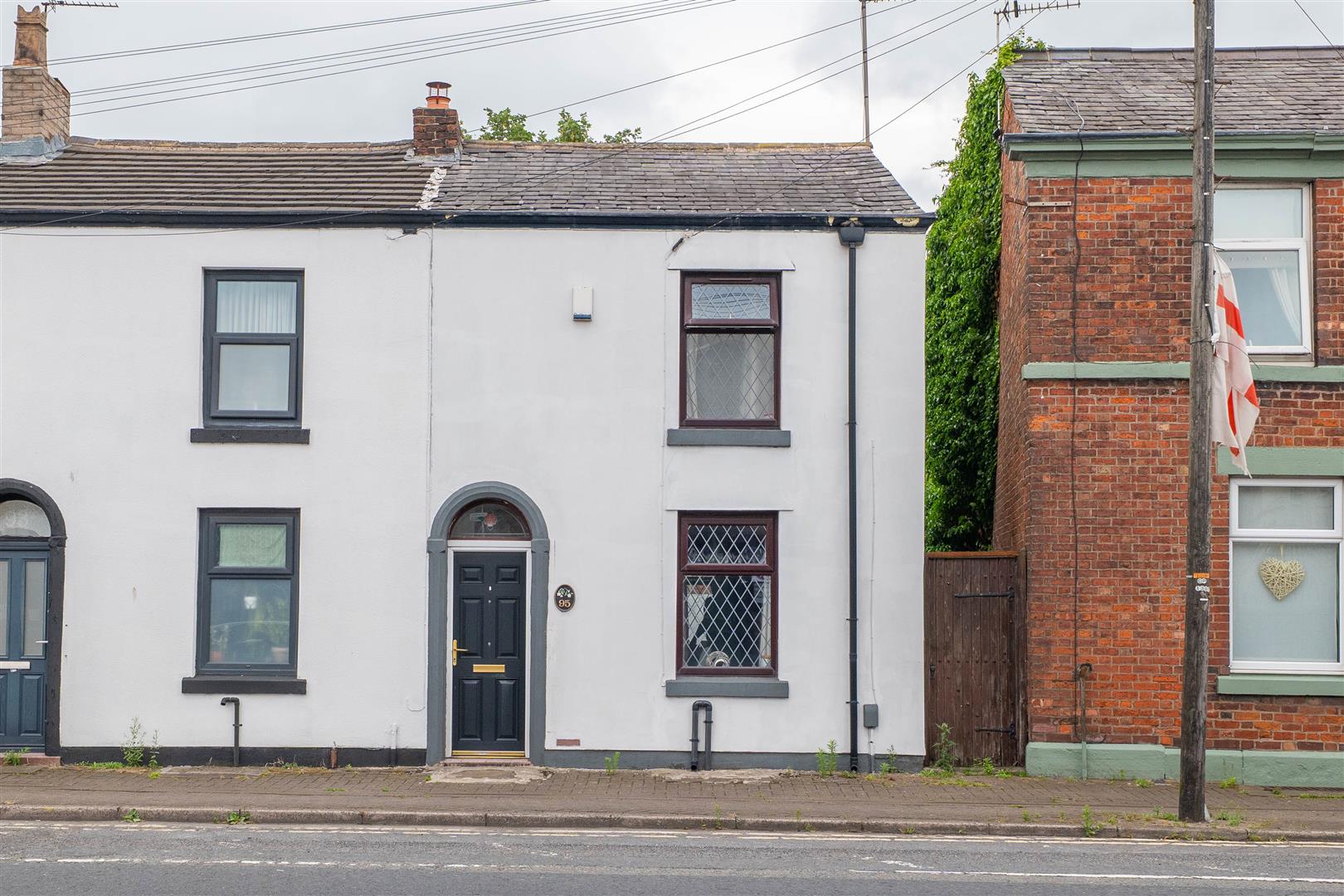 2 bed property in Victoria Road, Preston
